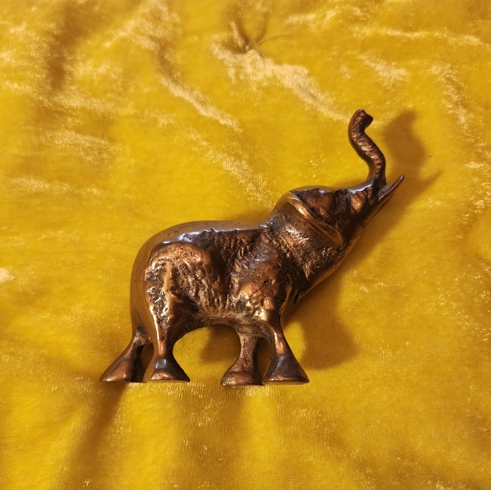 Brass mini elephant